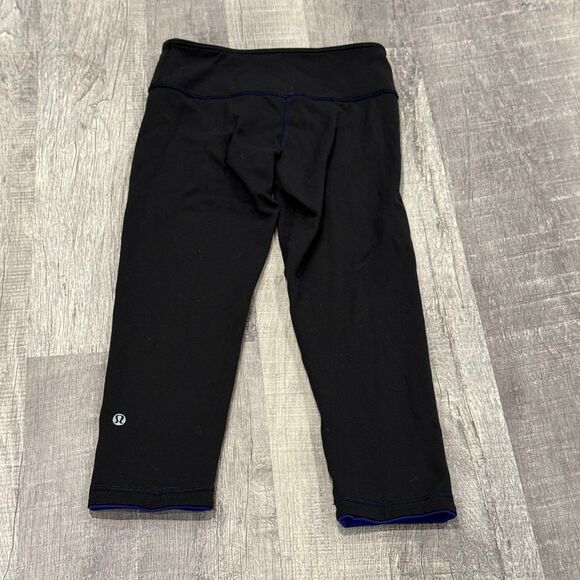 Lululemon Size 4 Reversible Wunder Under Crop Leggings Purple and Black - Picture 1 of 6